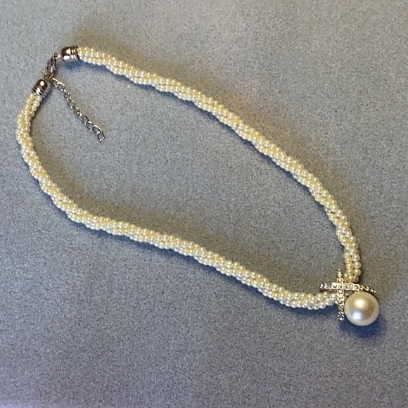 FINAL SALE PRICE Pearl Twist Adjustable Necklace W/Pearl/Rhinestones - Picture 1 of 4